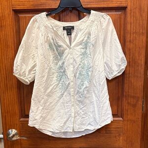 Karen Kane White and Blue Embroidered Blouse